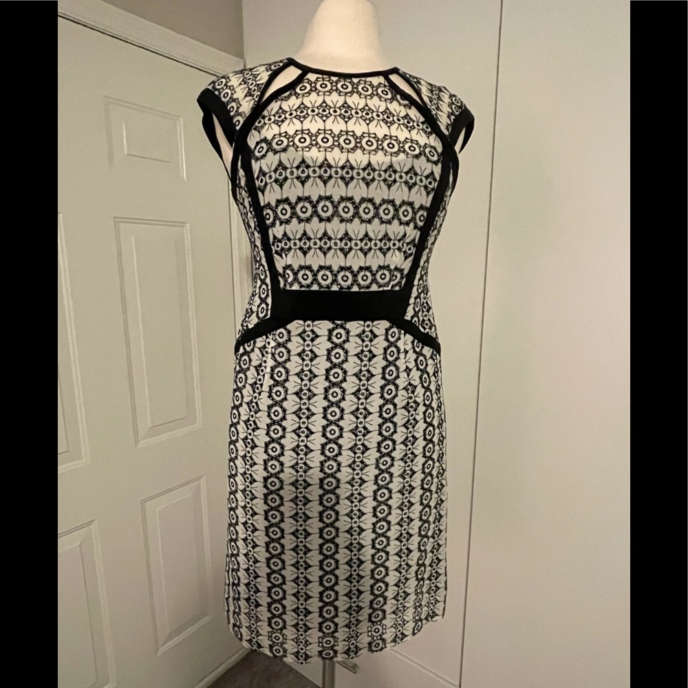 NANETTE LEPORE SIZE 6 black and cream dress